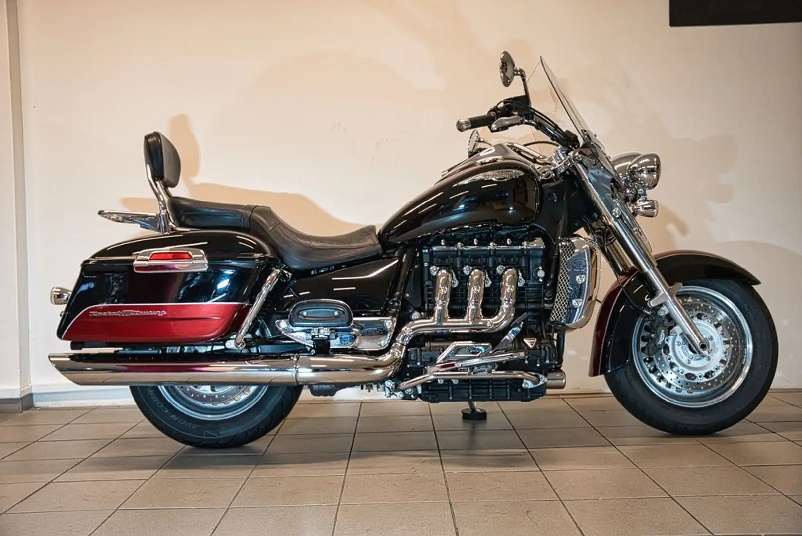 Triumph Rocket III Touring Negro - 2