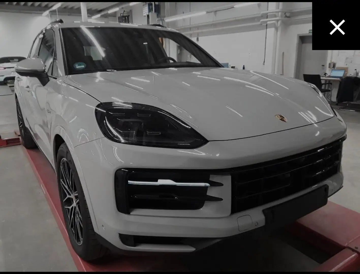 Porsche Cayenne E-Hybrid*Luft*AHK*Pano*Massage* BOSE* Grau - 2