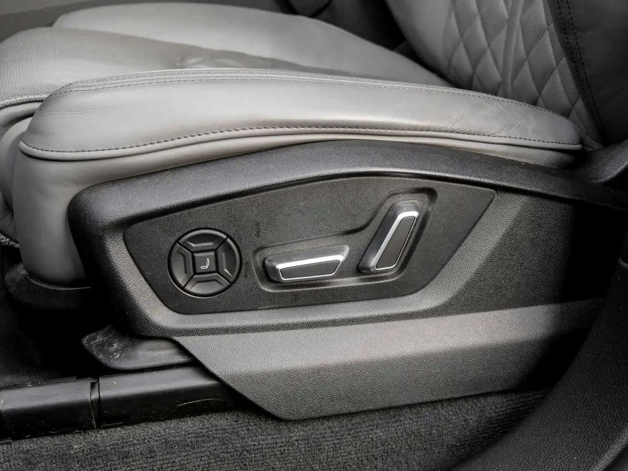 Audi Q8 S line 50 TDI Ass+ Laser 23" B&O AHK Pano Luftf. 14