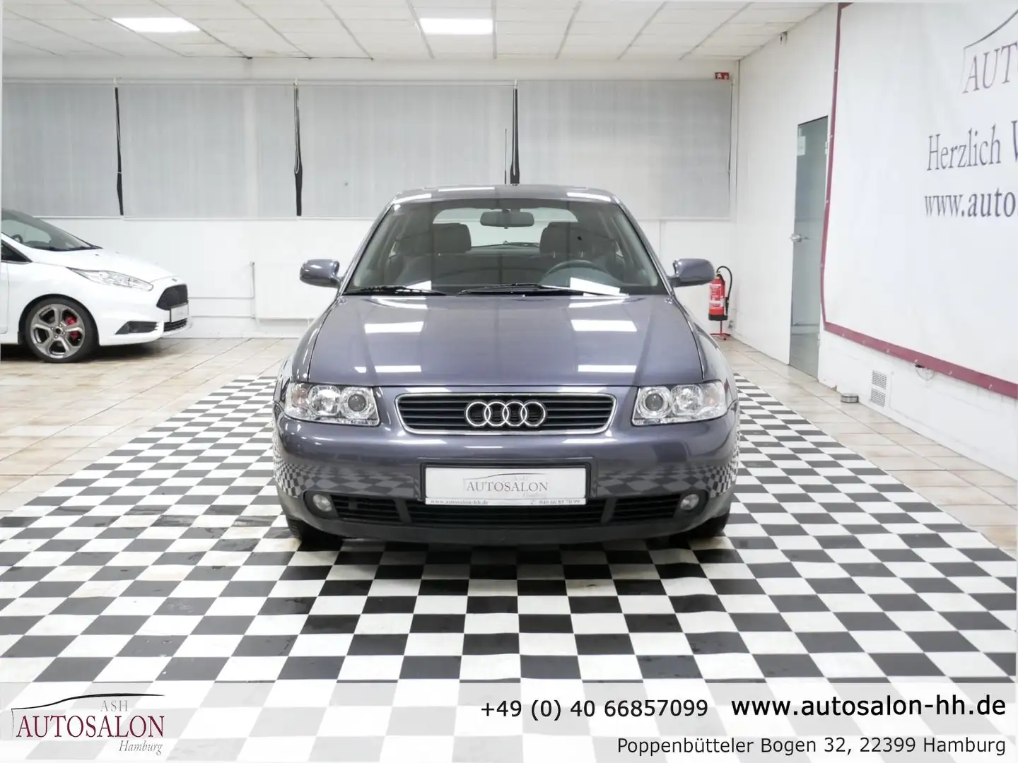Audi A3 1.6 Attraction*1Rentner Vorbesitz*PDC H*Schiebedac Grau - 2
