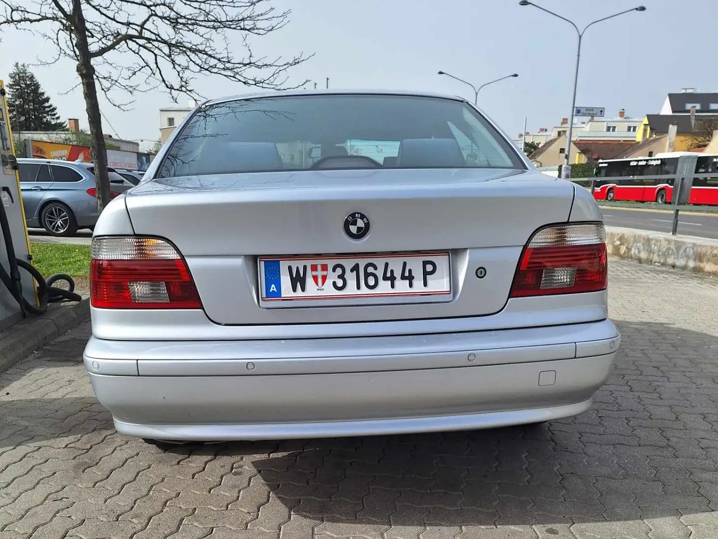 BMW 520 520d srebrna - 2