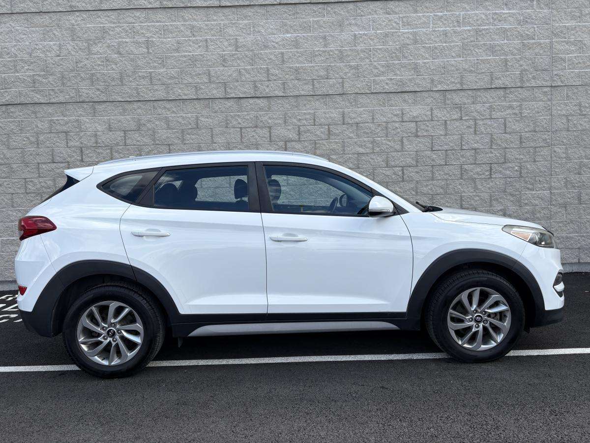 2018 Hyundai Tucson 2.0L Premium AWD air climatisé vitre electriques — снимка 1