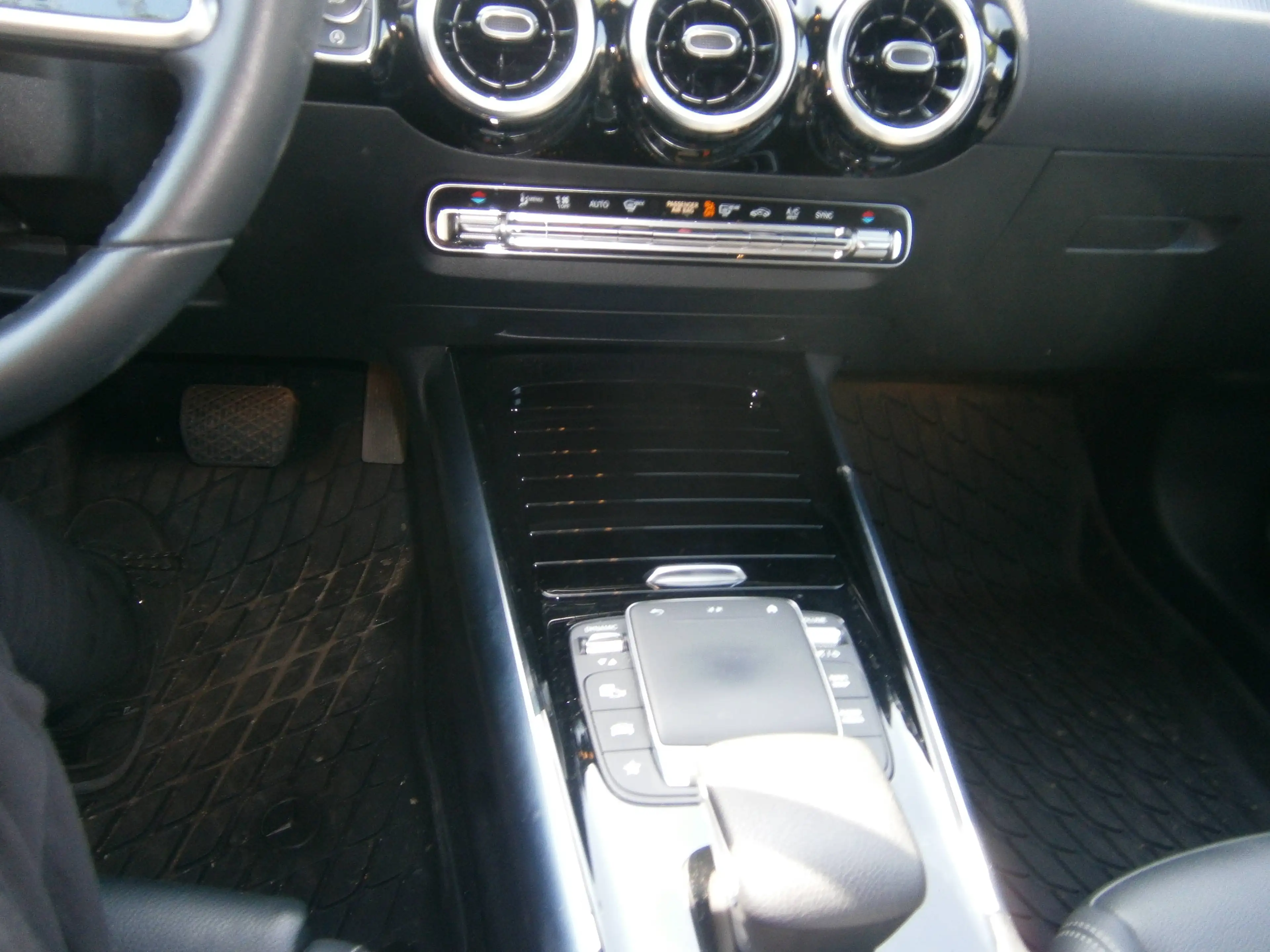Mercedes-Benz B 200 B 200 d (247.012) — photo 14