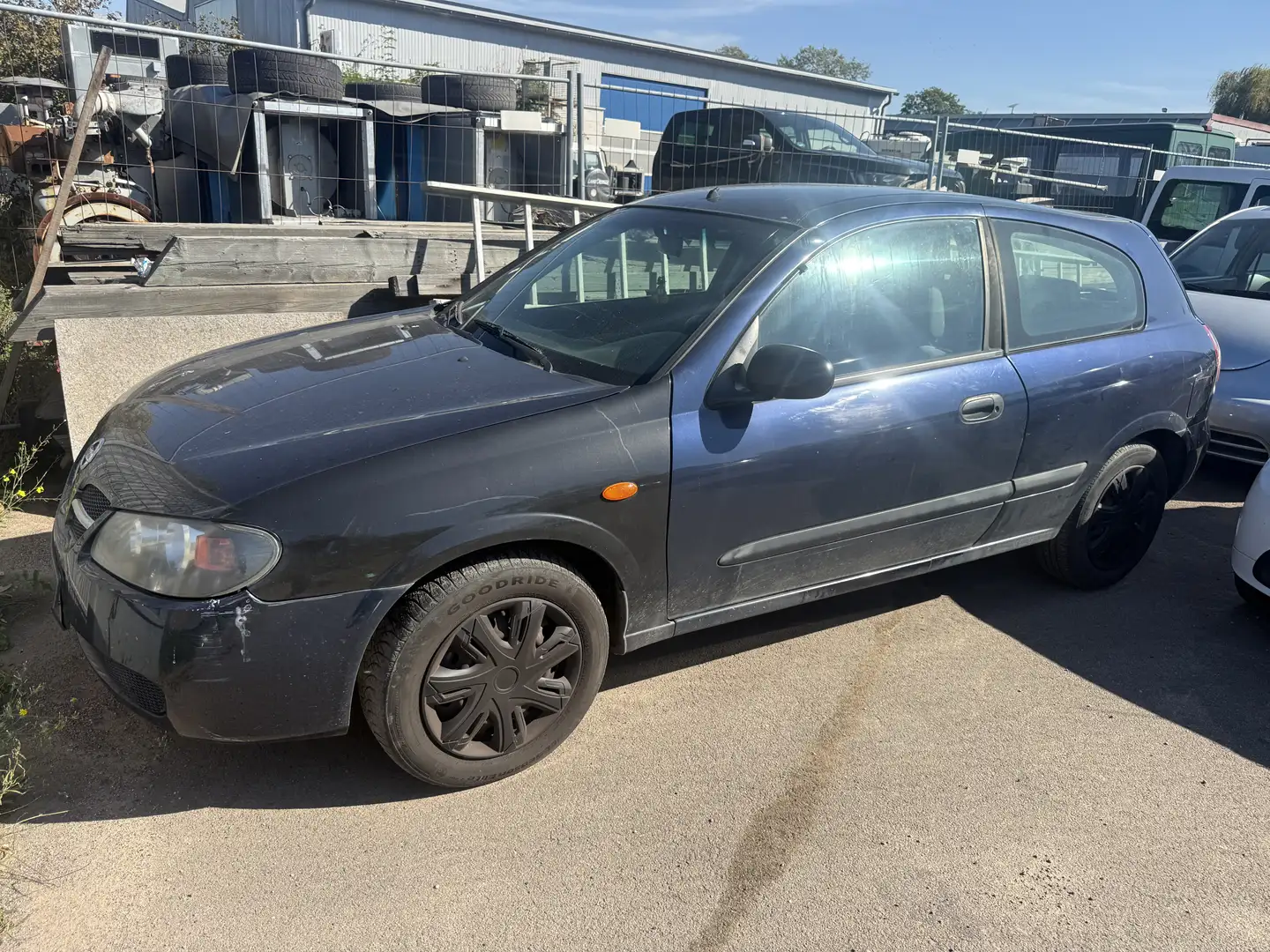 Nissan Almera Almera Fließheck  3-Türer 1.5 visia PLUS Blau - 2