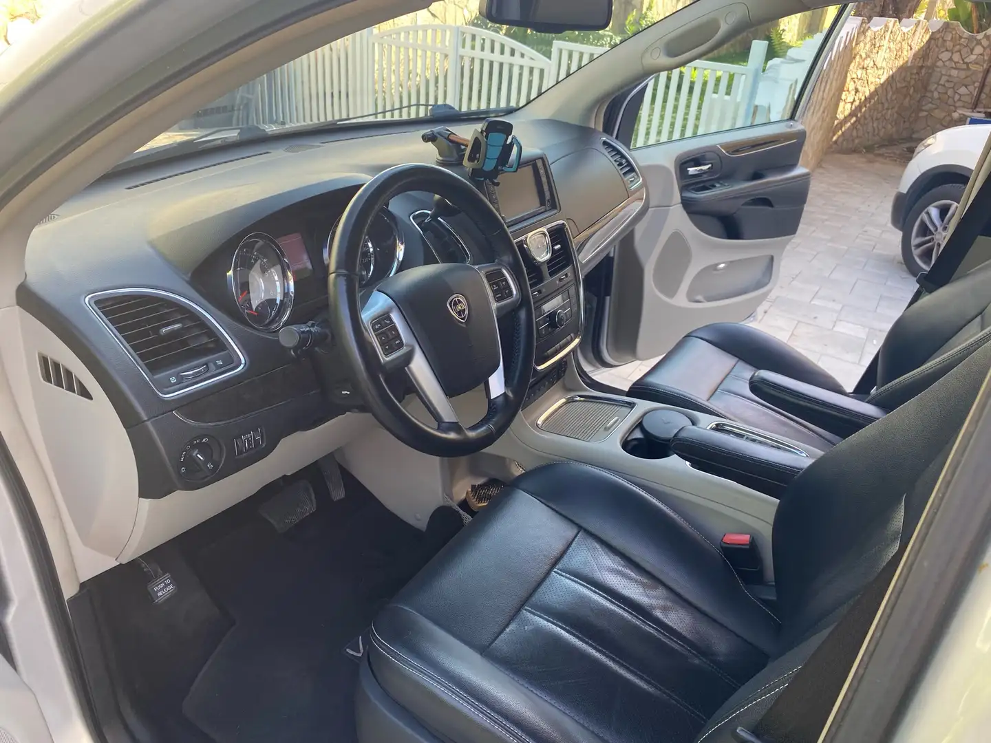 Lancia Voyager 2.8L Gold 163cv auto - 2