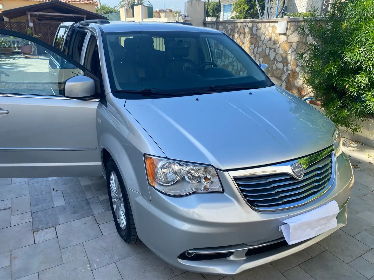 Lancia Voyager 2.8L Gold 163cv auto - 1