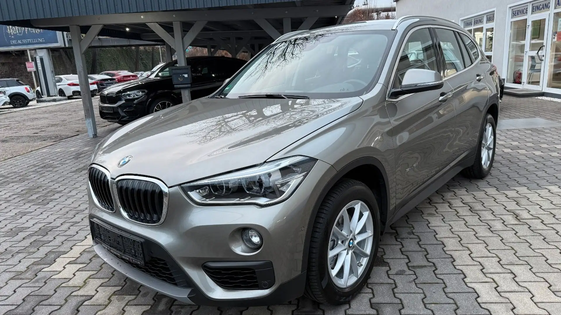 BMW X1 18i Autom LED Nav AHK Temp Silber - 2