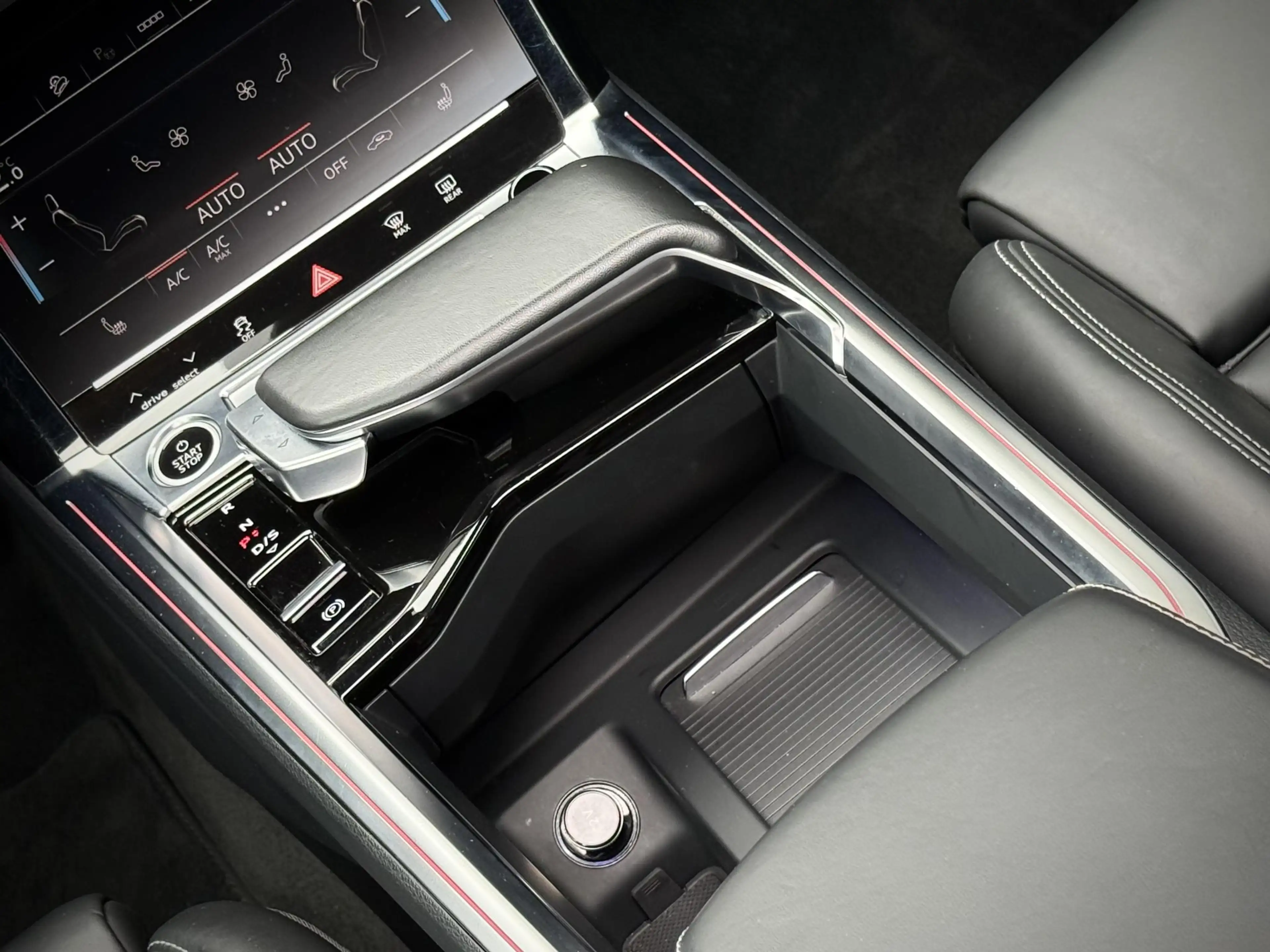 Audi e-tron 55 quattro S Line Black Edition/Pano/ B&O/97%SOH — photo 31