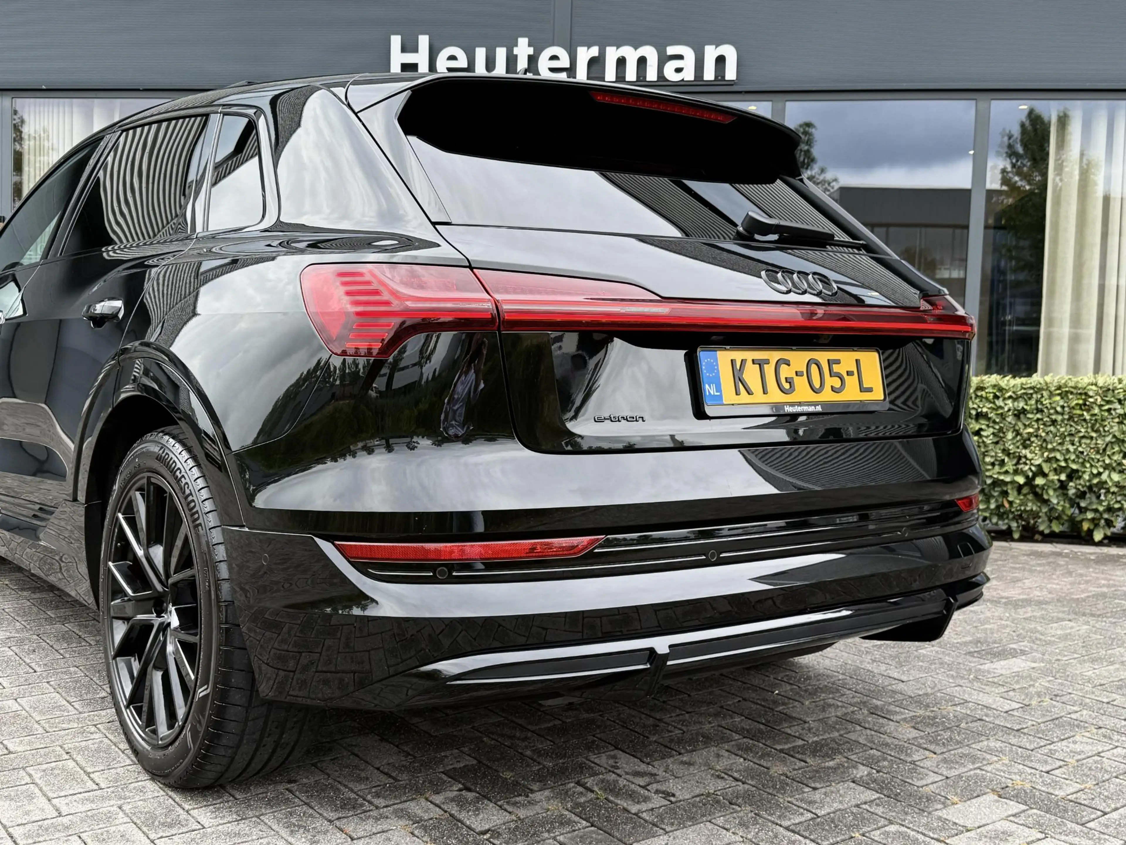 Audi e-tron 55 quattro S Line Black Edition/Pano/ B&O/97%SOH — photo 8