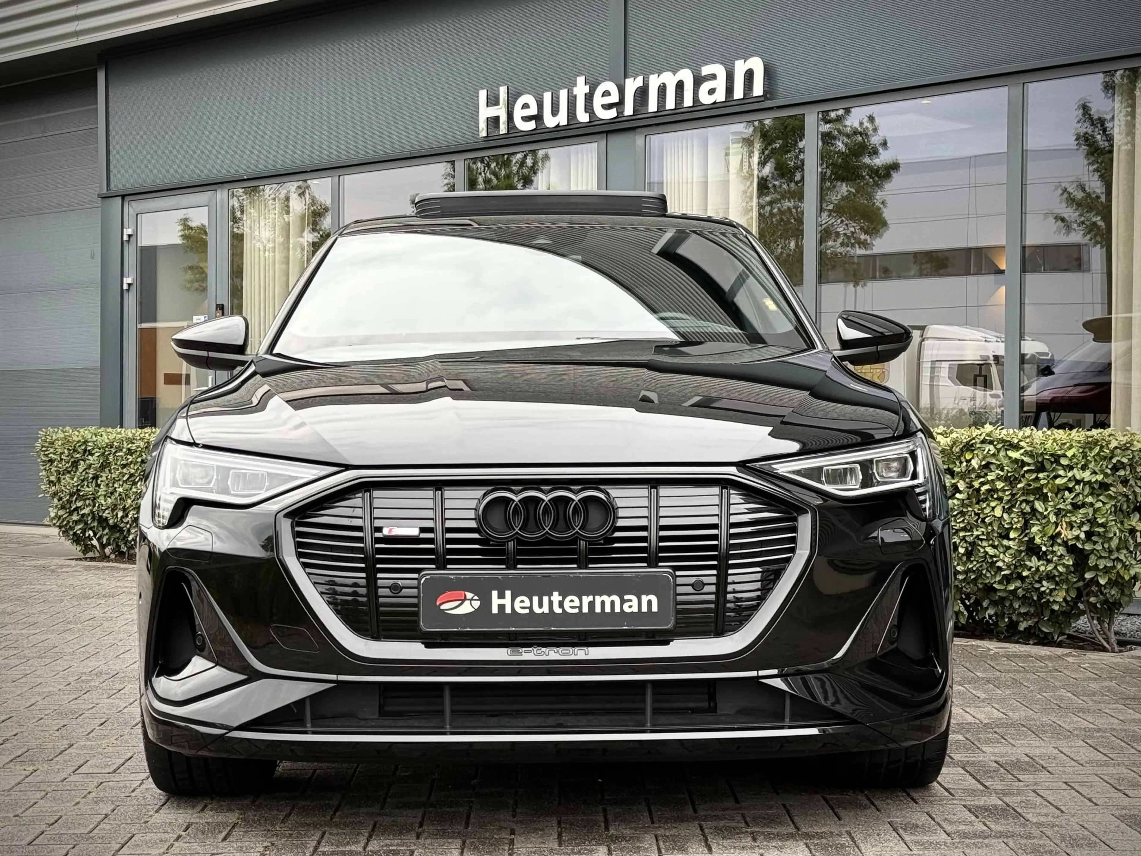 Audi e-tron 55 quattro S Line Black Edition/Pano/ B&O/97%SOH — photo 5