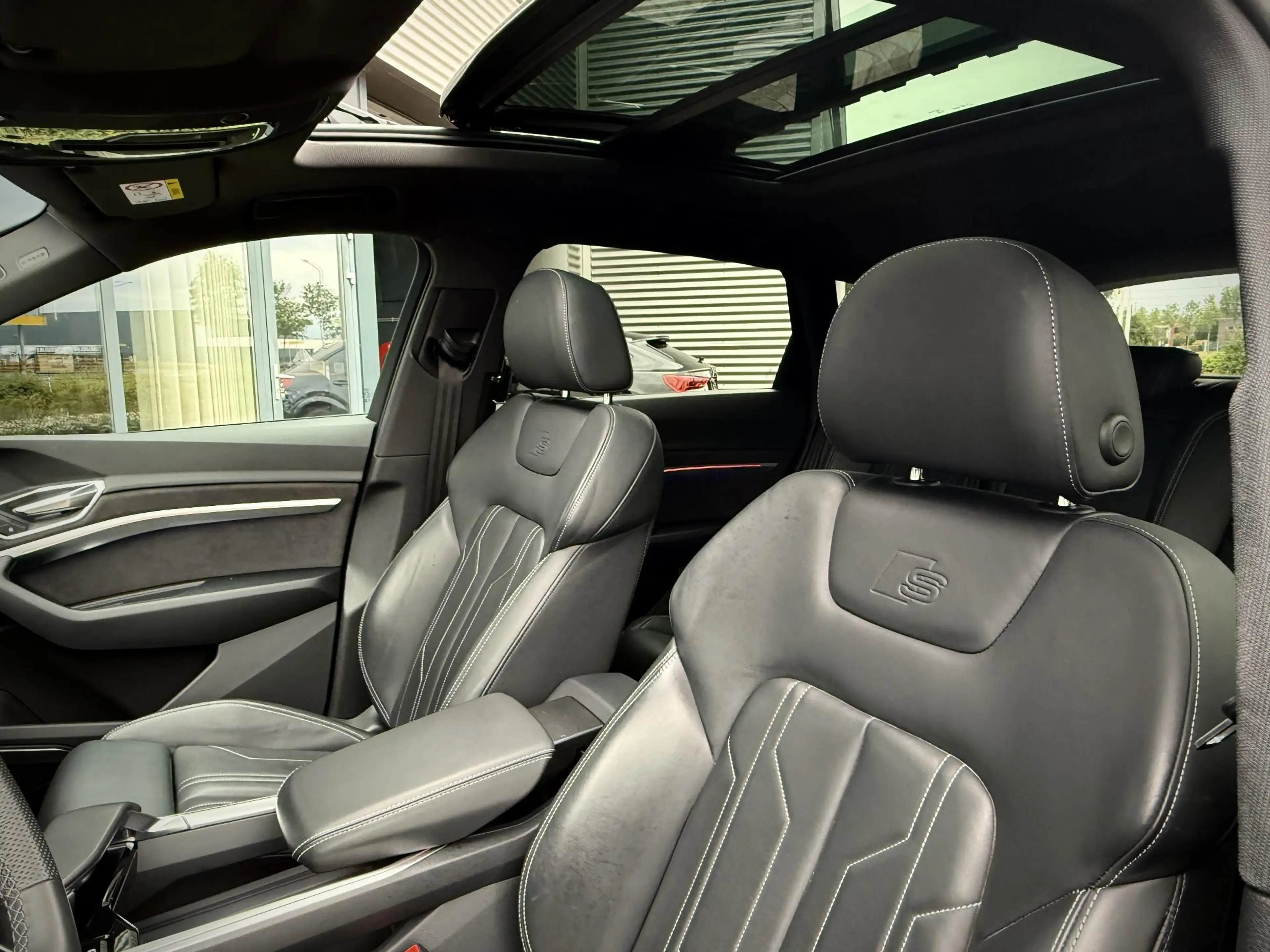 Audi e-tron 55 quattro S Line Black Edition/Pano/ B&O/97%SOH — photo 22