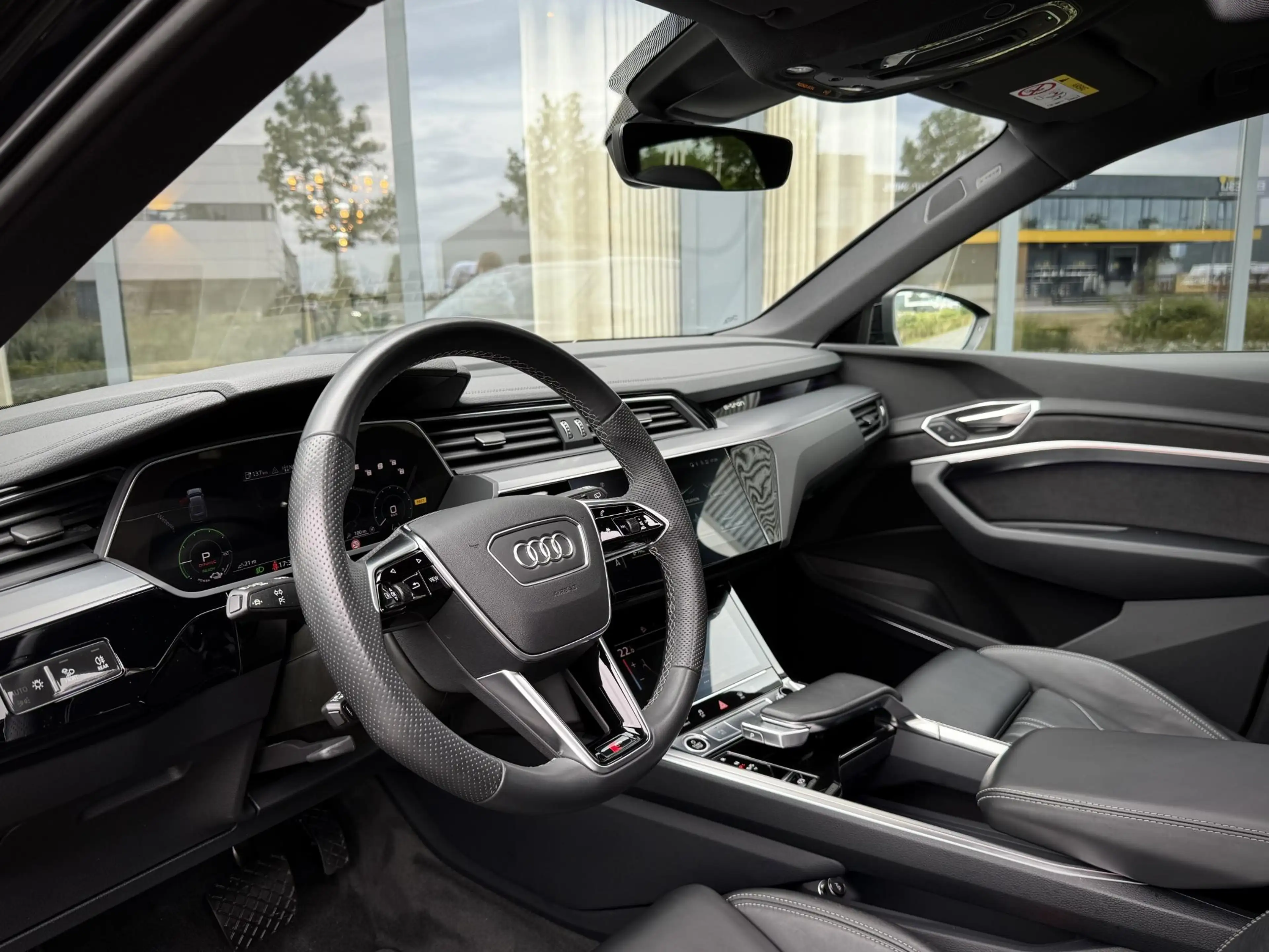 Audi e-tron 55 quattro S Line Black Edition/Pano/ B&O/97%SOH — photo 18