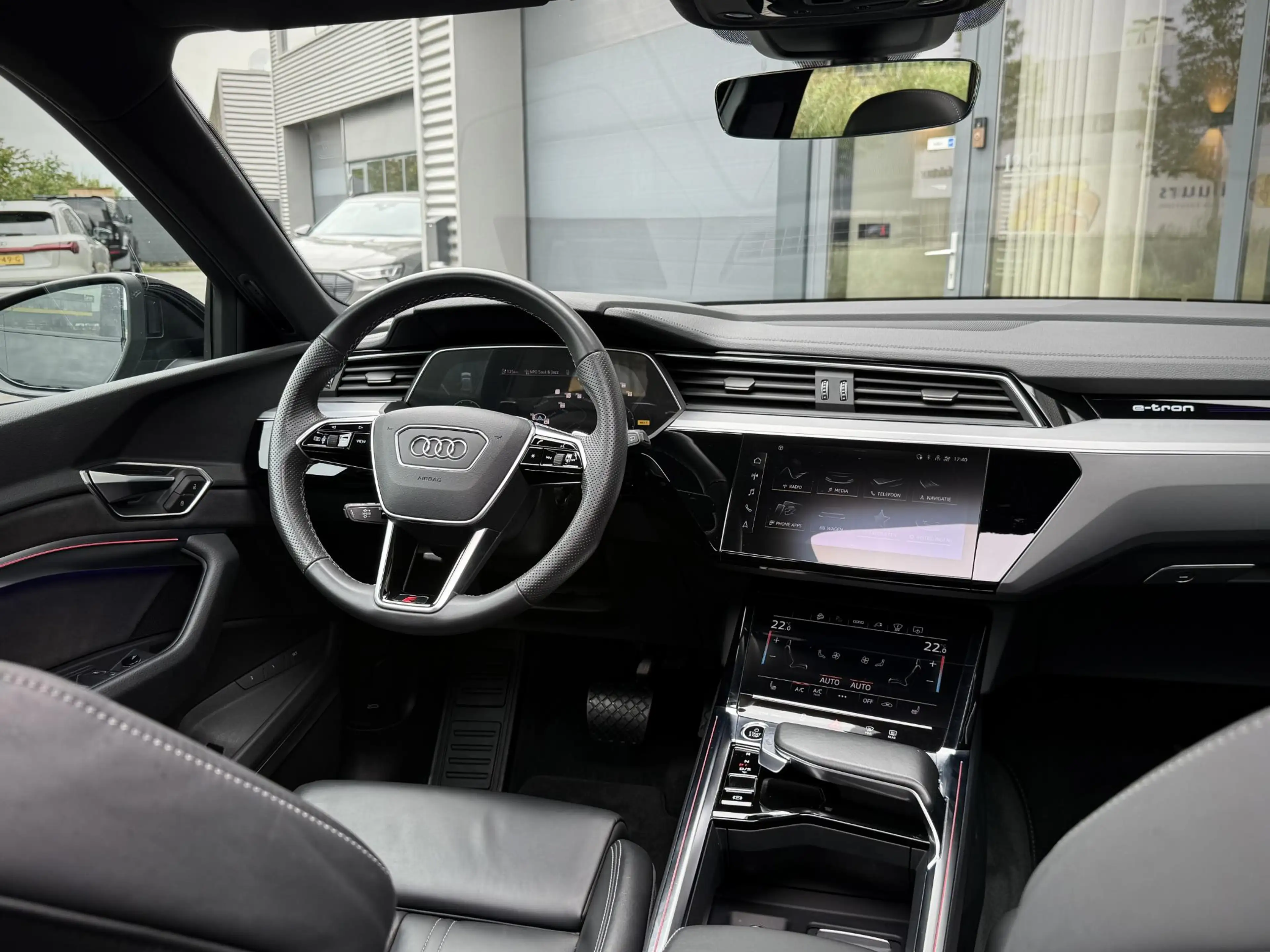 Audi e-tron 55 quattro S Line Black Edition/Pano/ B&O/97%SOH — photo 20