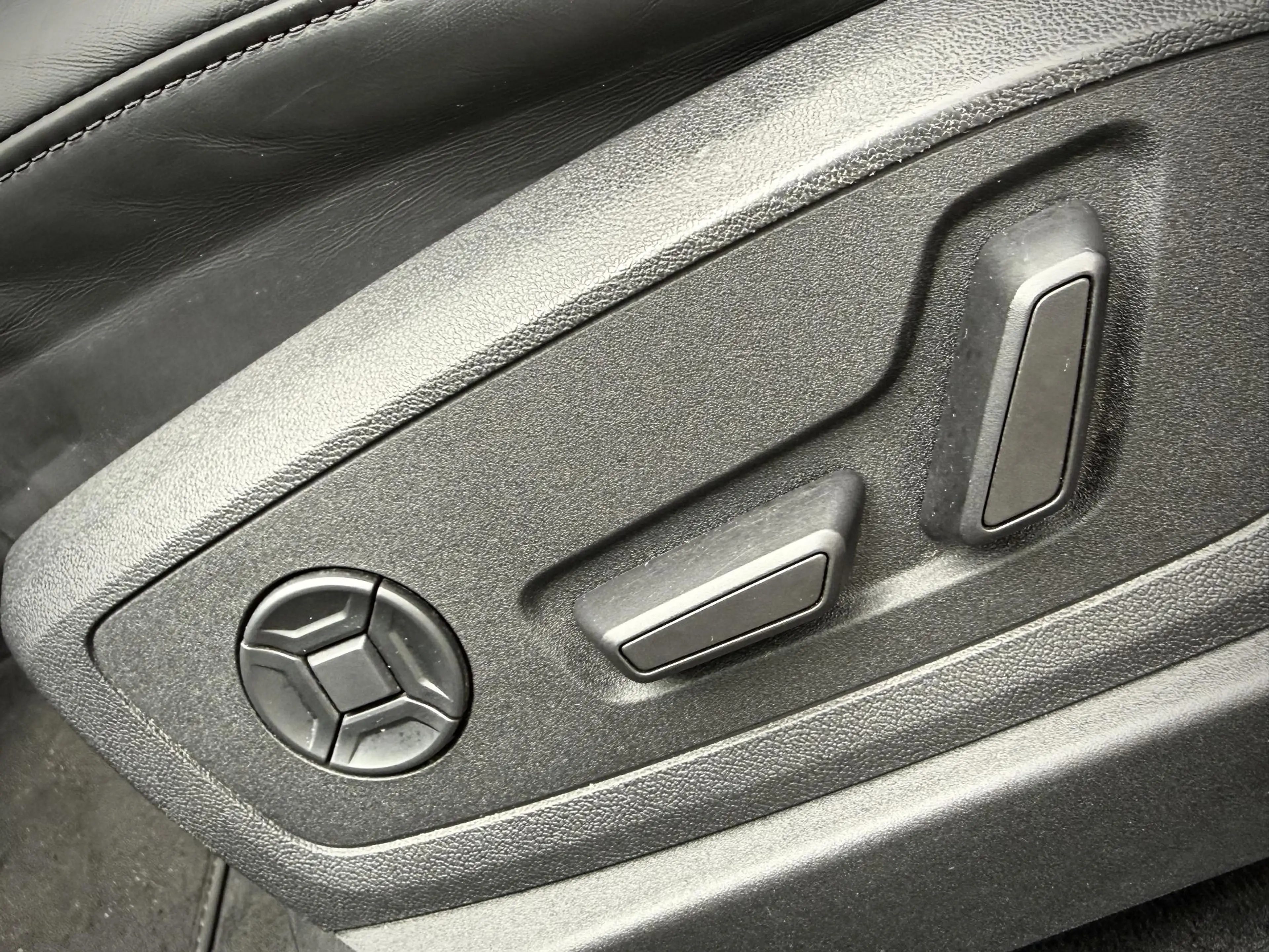Audi e-tron 55 quattro S Line Black Edition/Pano/ B&O/97%SOH — photo 23