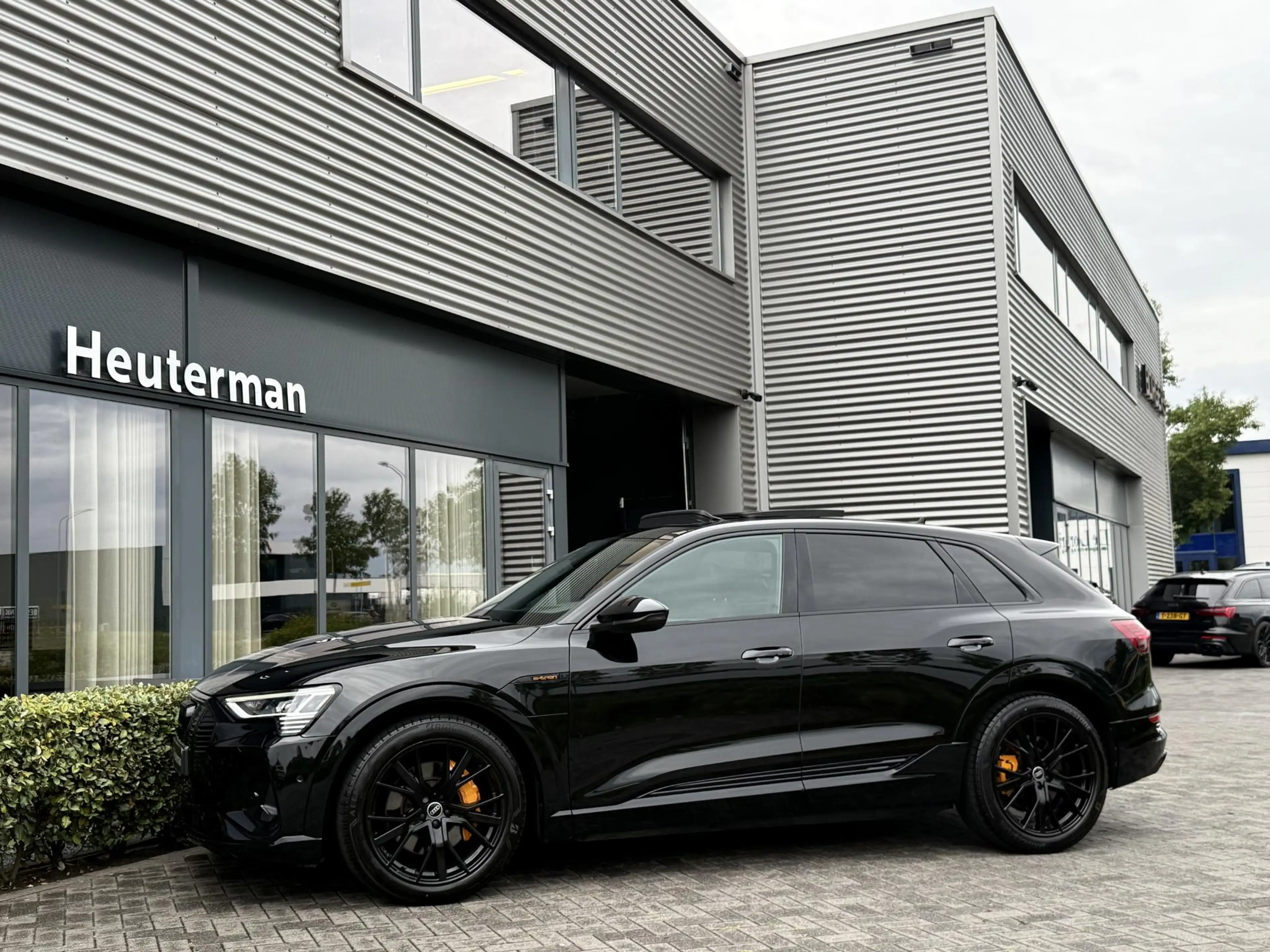 Audi e-tron 55 quattro S Line Black Edition/Pano/ B&O/97%SOH — photo 16