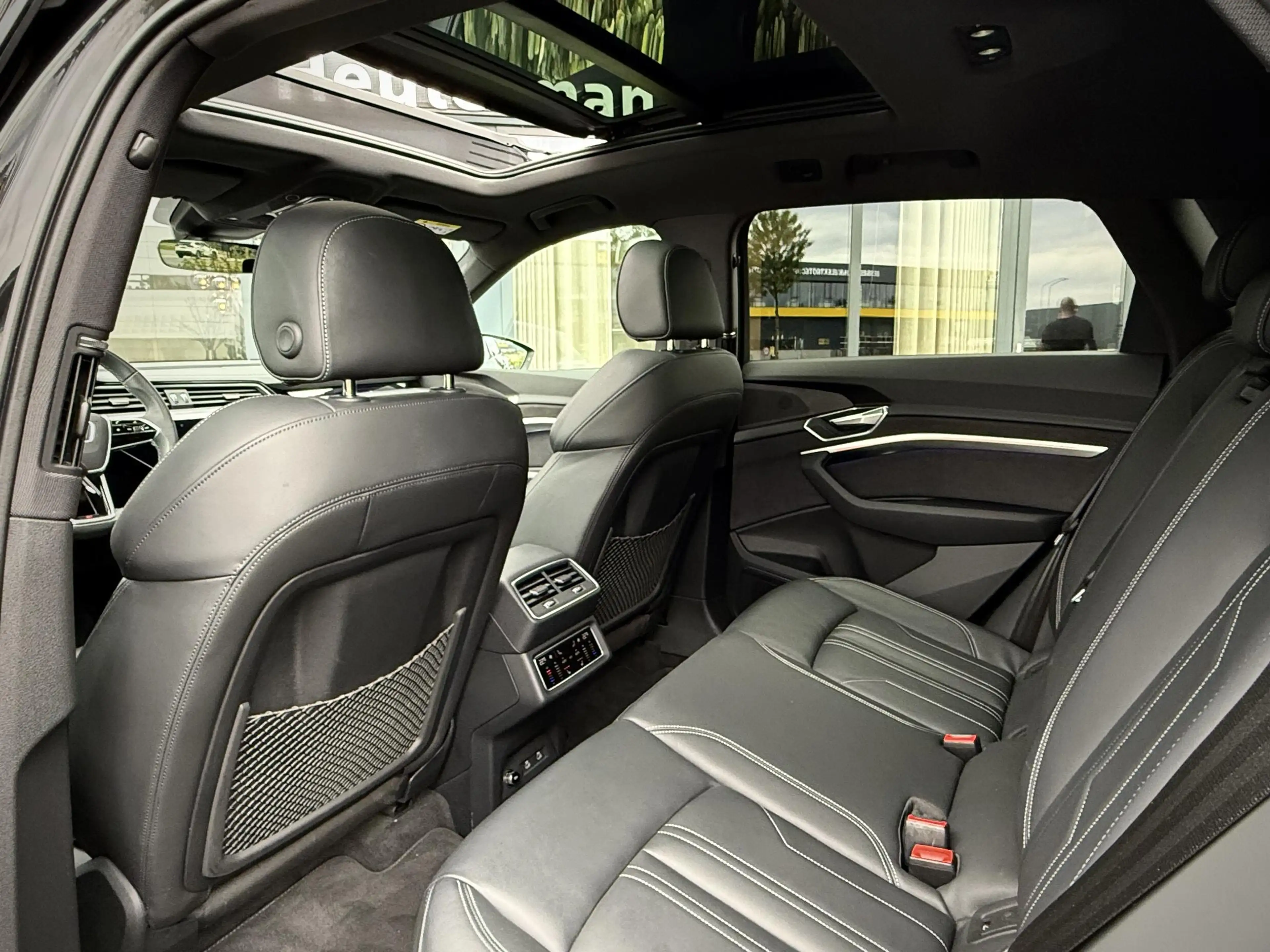 Audi e-tron 55 quattro S Line Black Edition/Pano/ B&O/97%SOH — photo 4