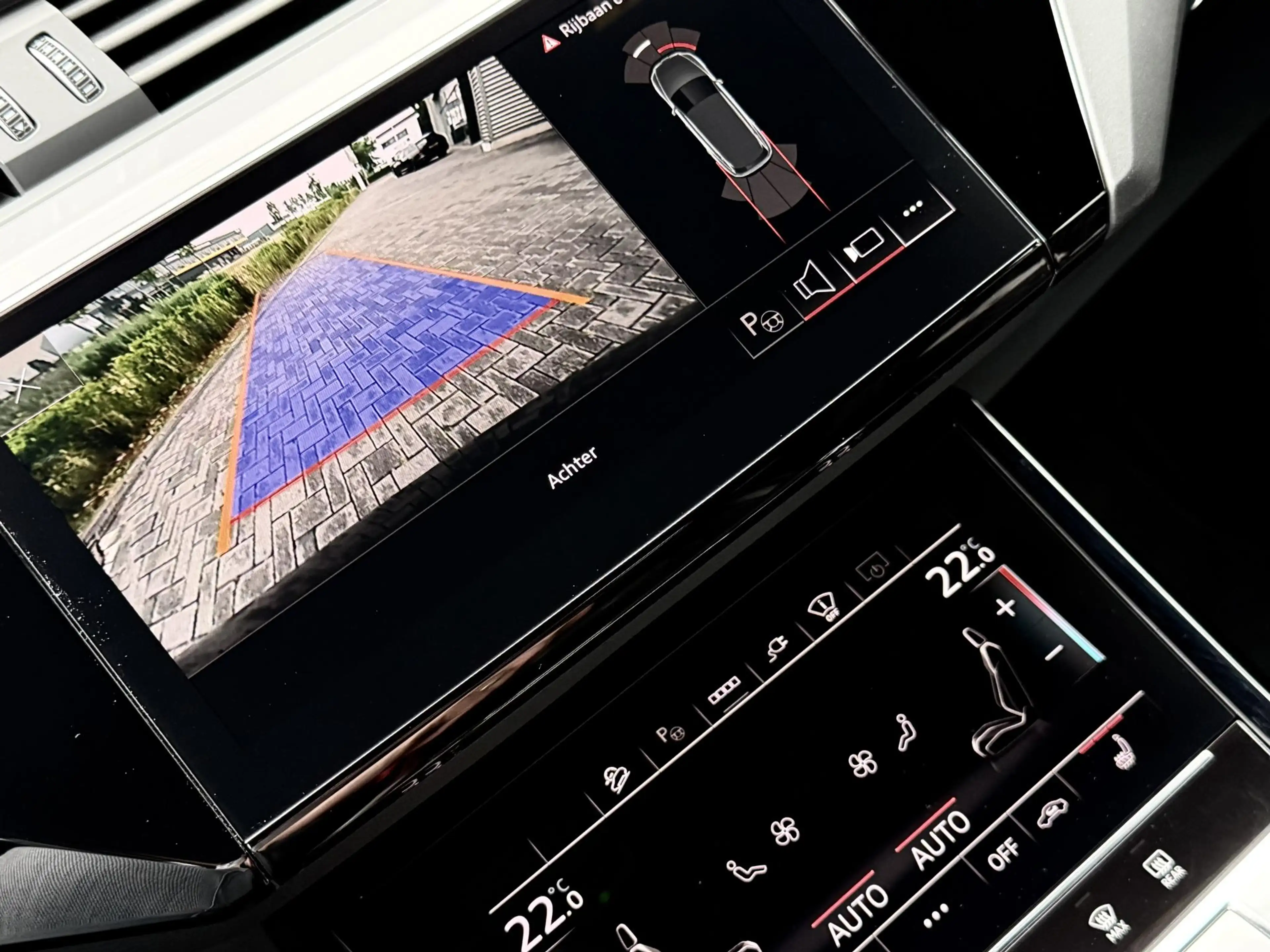 Audi e-tron 55 quattro S Line Black Edition/Pano/ B&O/97%SOH — photo 32