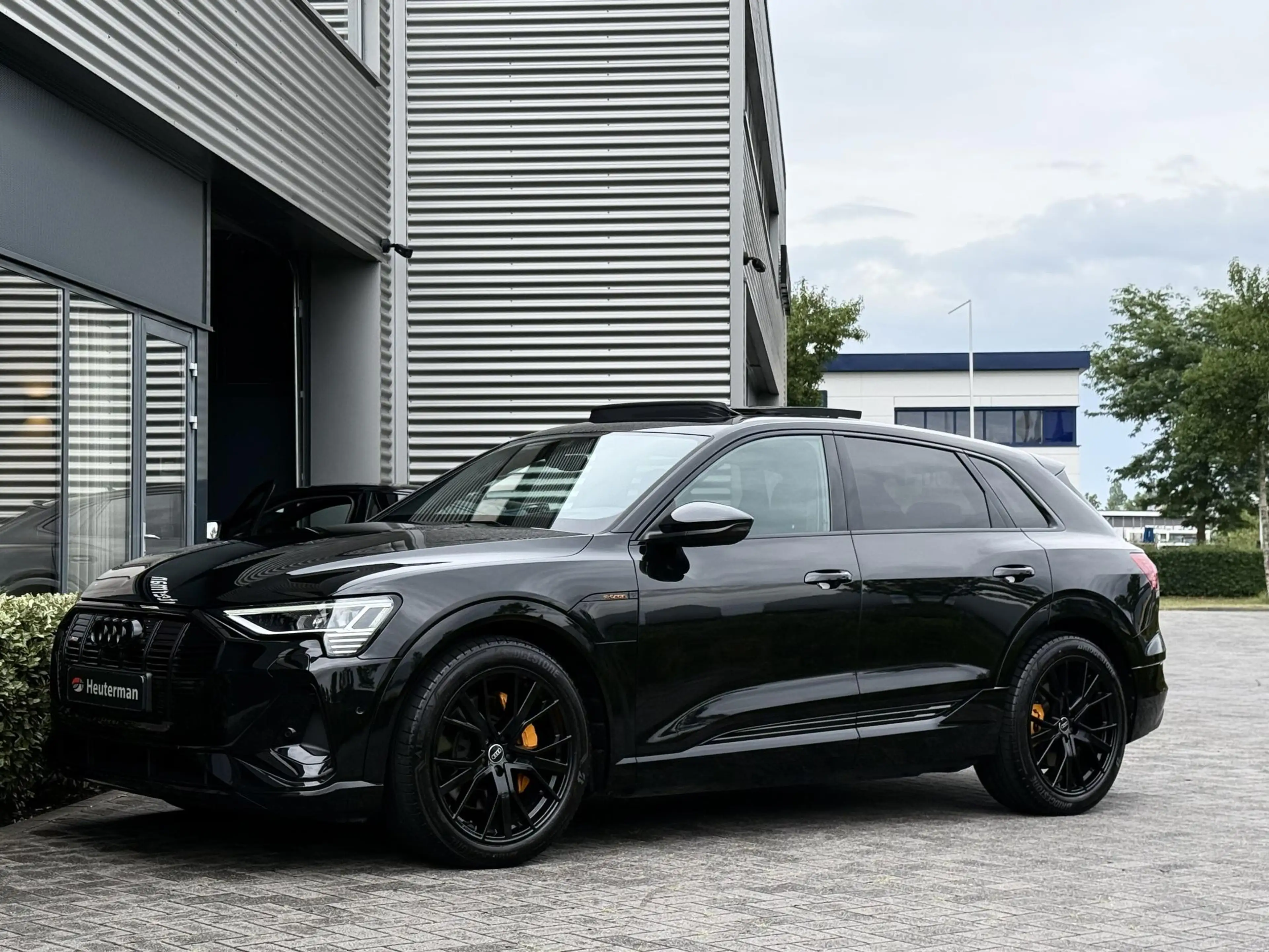 Audi e-tron 55 quattro S Line Black Edition/Pano/ B&O/97%SOH — photo 45