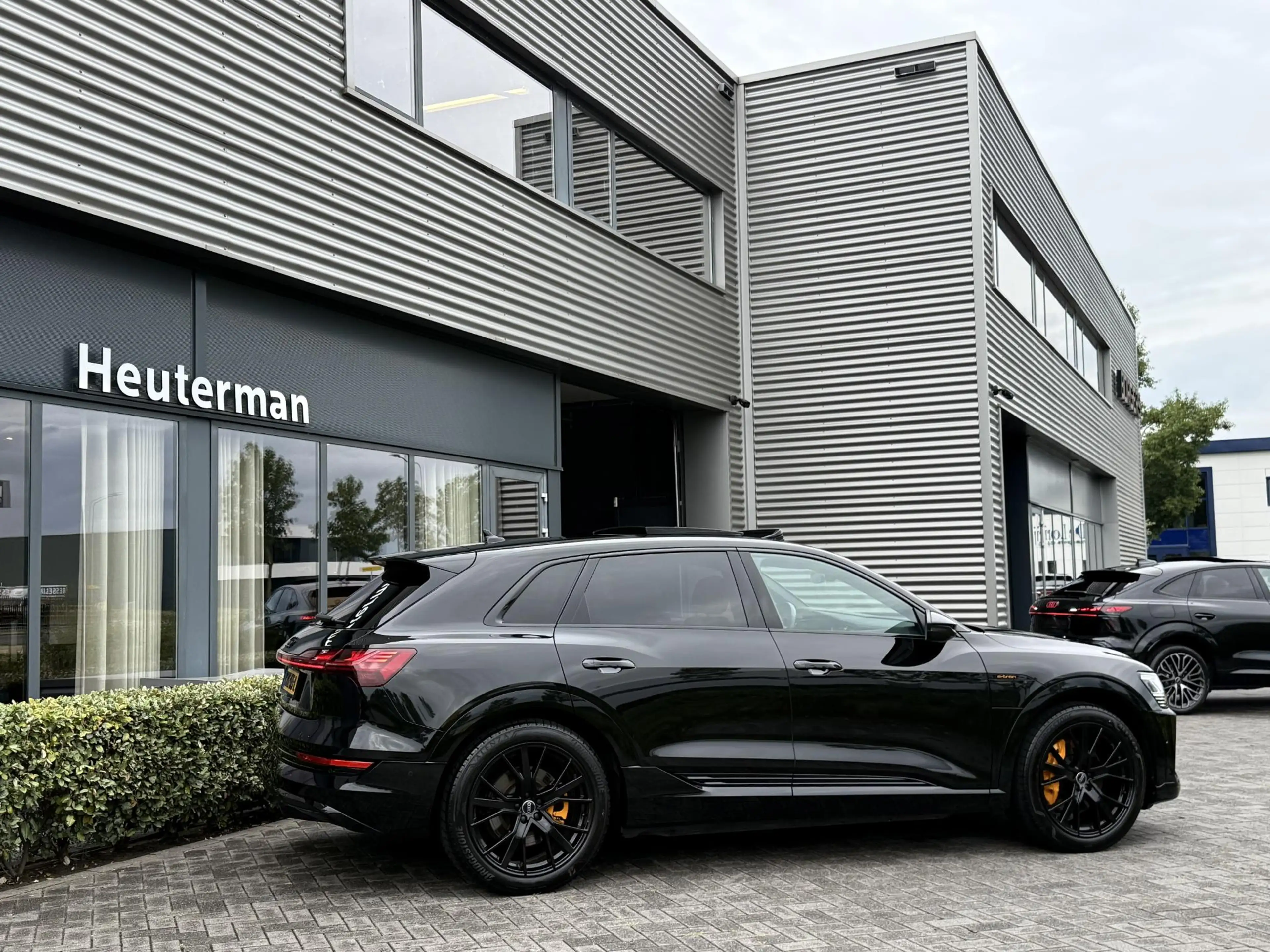 Audi e-tron 55 quattro S Line Black Edition/Pano/ B&O/97%SOH — photo 17