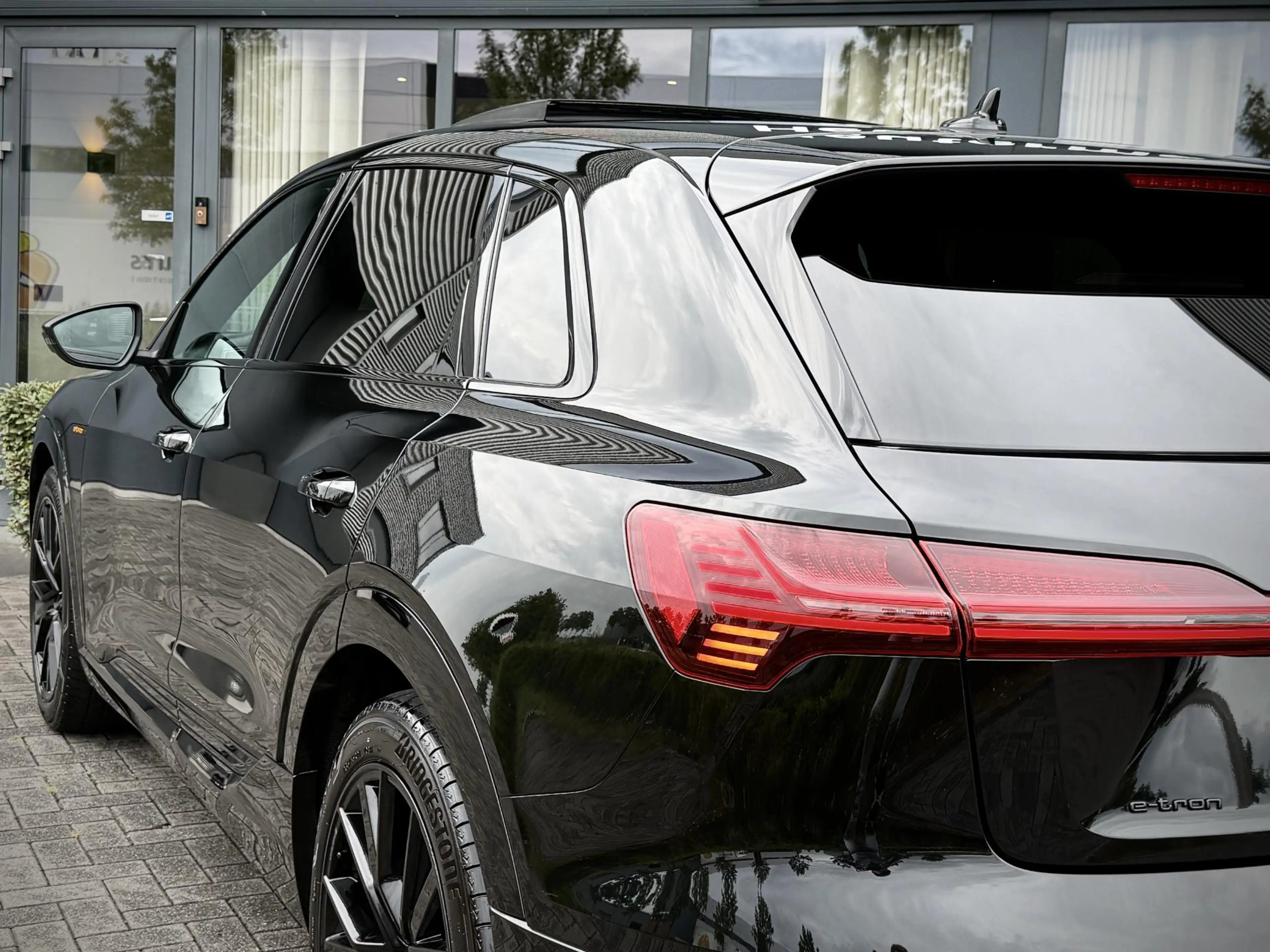 Audi e-tron 55 quattro S Line Black Edition/Pano/ B&O/97%SOH — photo 11