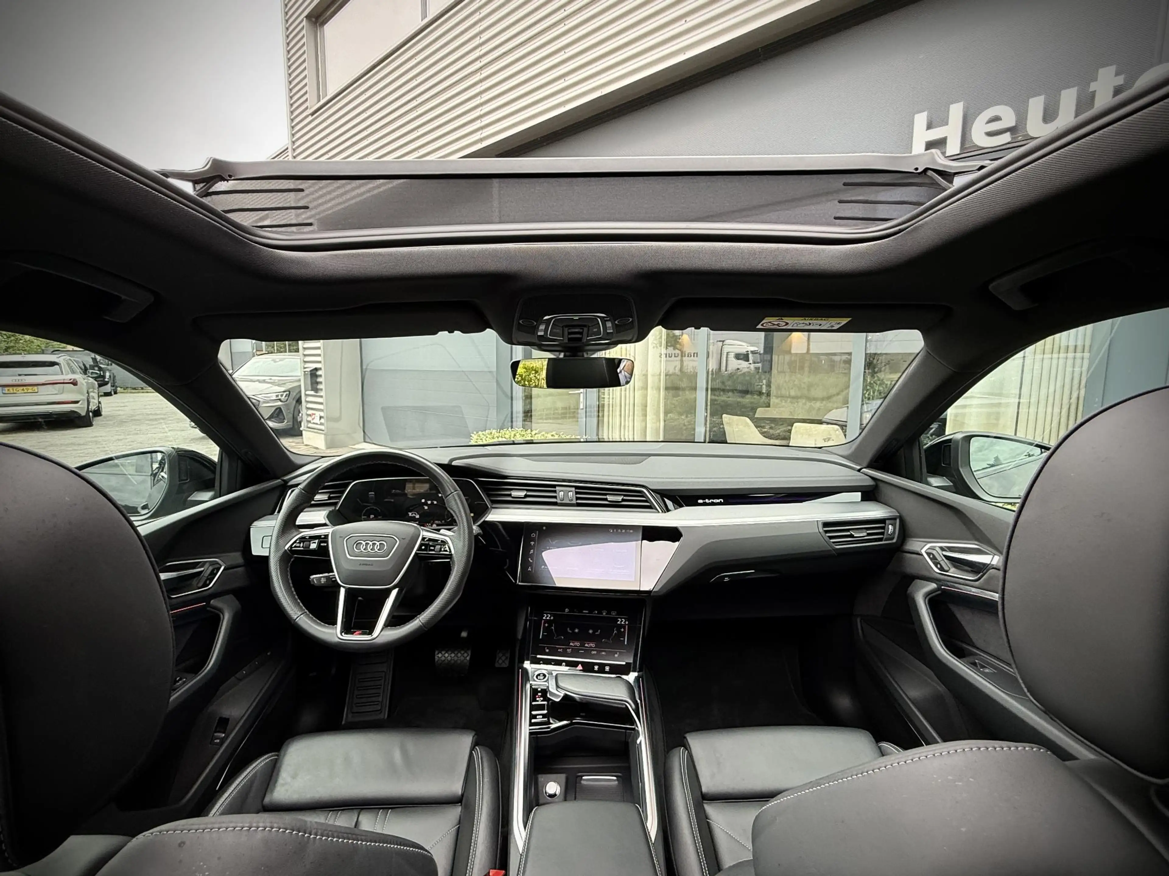 Audi e-tron 55 quattro S Line Black Edition/Pano/ B&O/97%SOH — photo 21