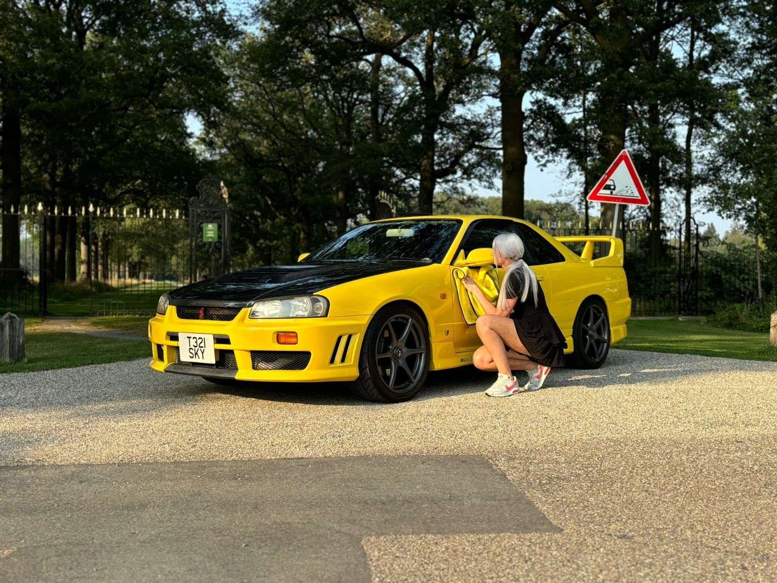 Second hand Nissan Skyline 2.5