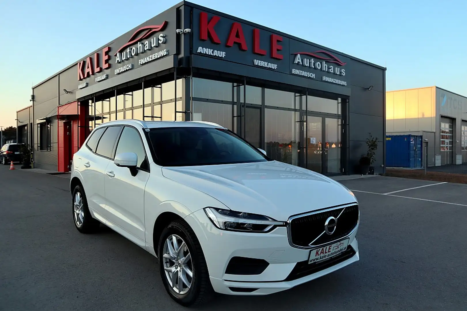 Volvo XC60 D4 Momentum AWD Geartronic*1.BESITZ*LED* Weiß - 1