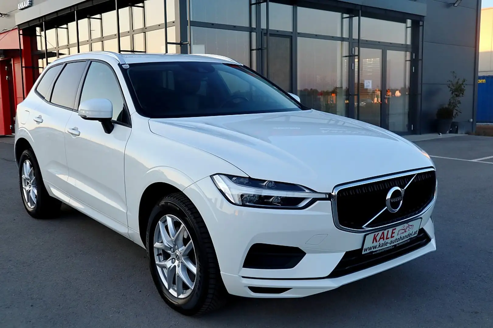Volvo XC60 D4 Momentum AWD Geartronic*1.BESITZ*LED* Weiß - 2