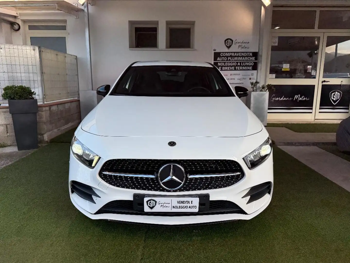 Mercedes-Benz A 140 A 200 d Premium Night edition auto Bianco - 2