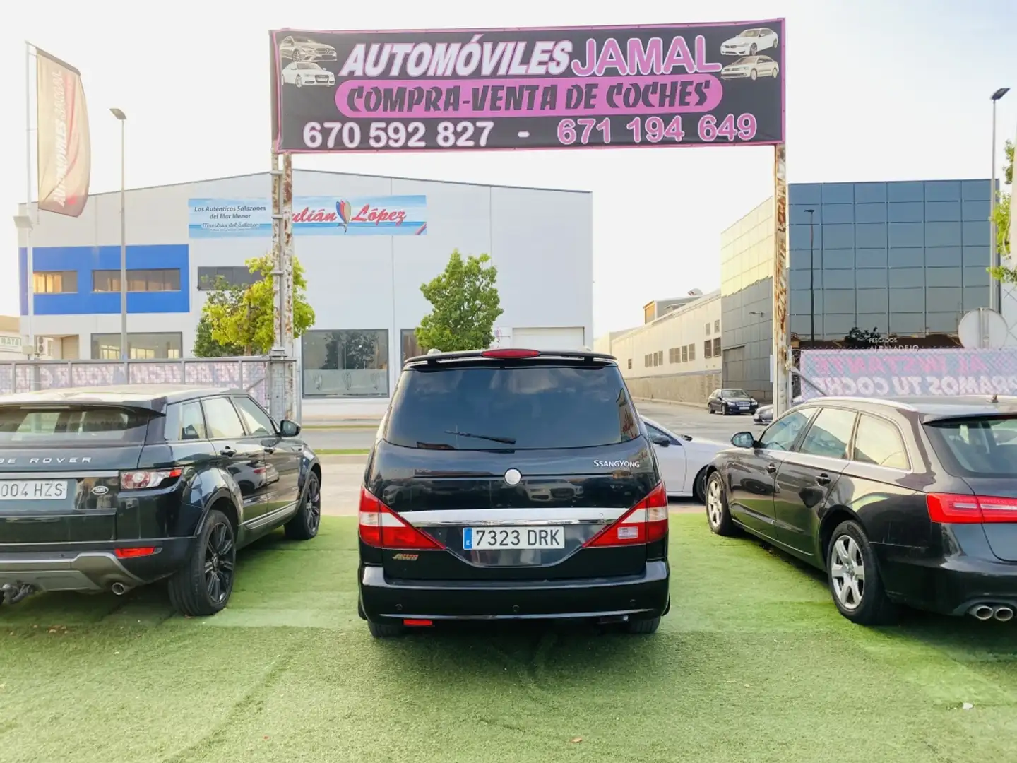 SsangYong Rodius 270 Xdi 165 Schwarz - 2