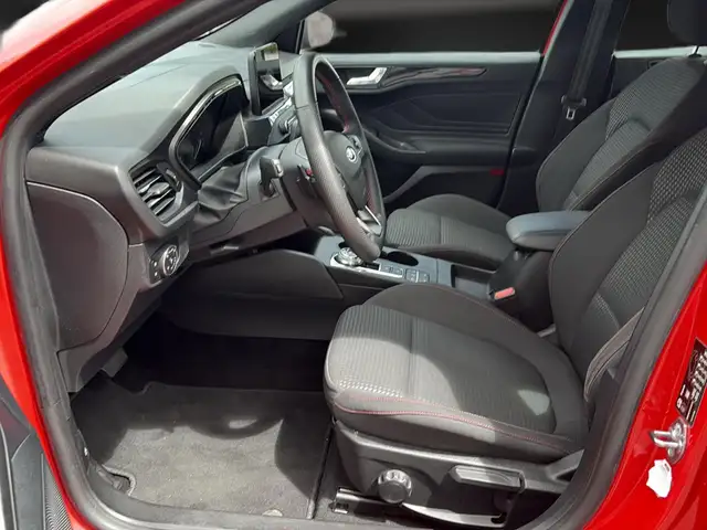 Ford Focus view 15