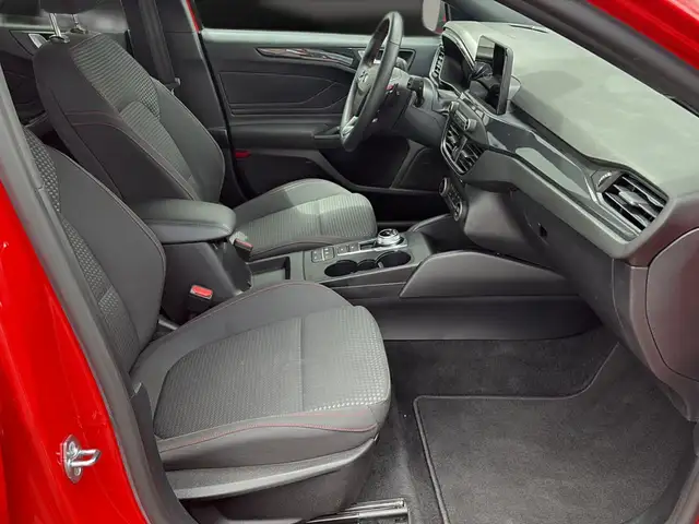 Ford Focus view 14