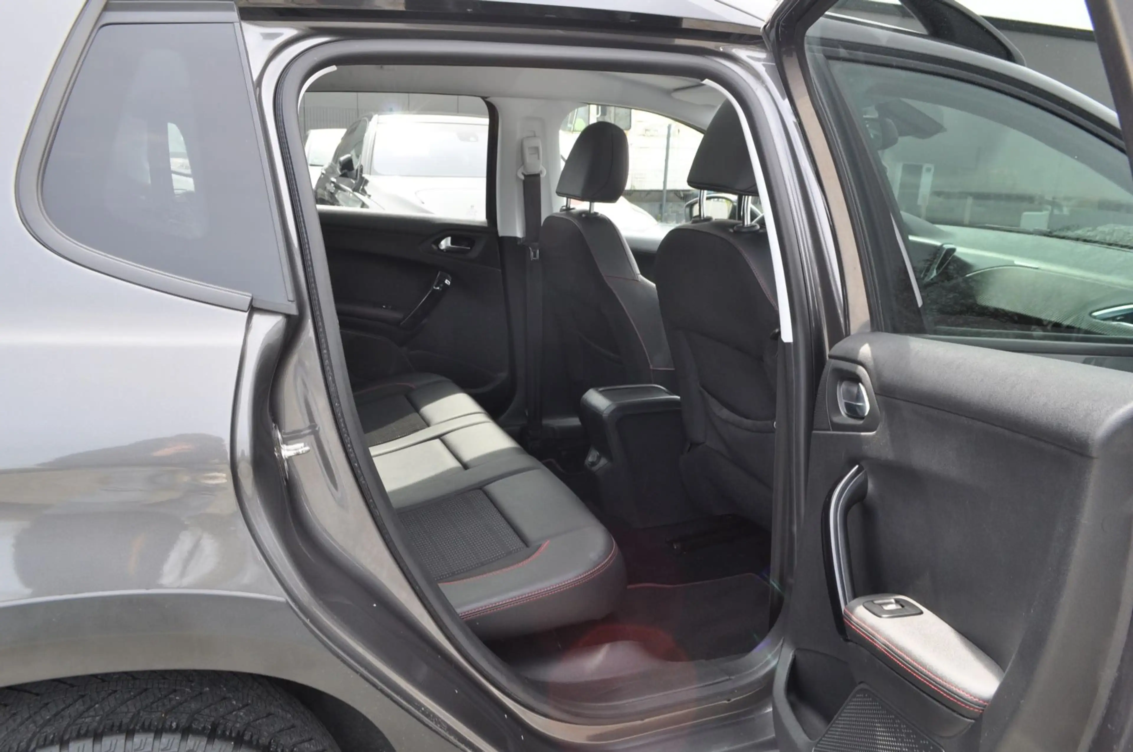 Peugeot 2008 Allure /GT-LINE/S-HEFT/NAVI/PANO/R-KAMERA — photo 9