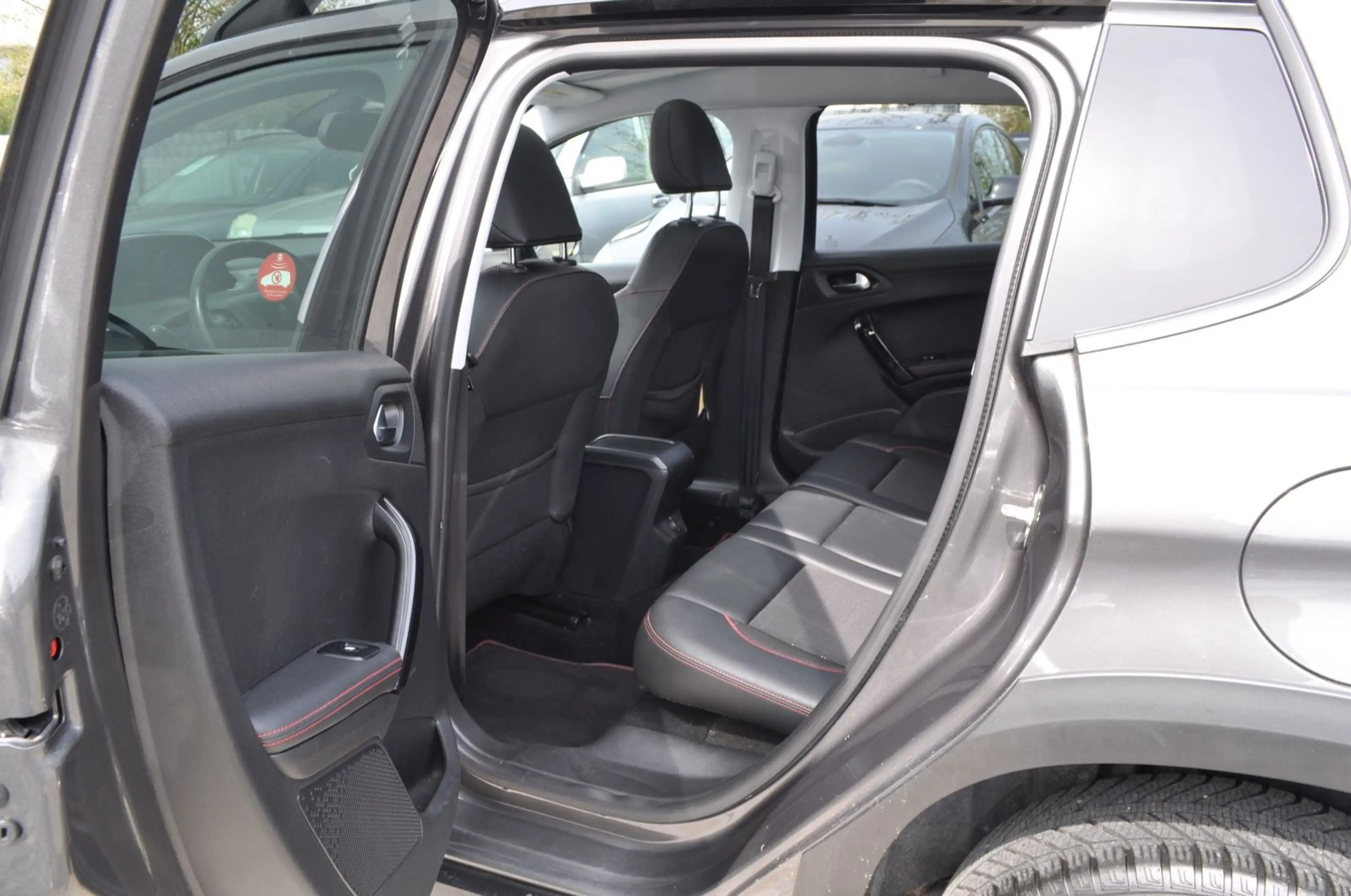 Peugeot 2008 Allure /GT-LINE/S-HEFT/NAVI/PANO/R-KAMERA — photo 8