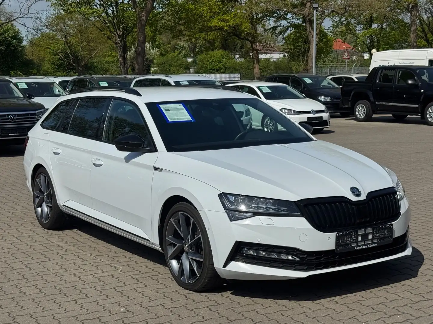 Skoda Superb Combi 2.0 TDI Sportline °StdHz°Canton°AHK Weiß - 1