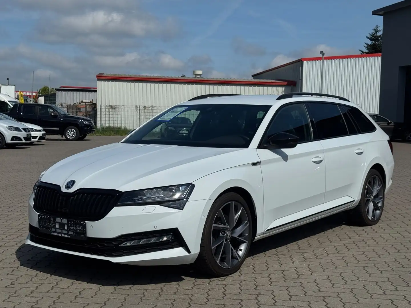 Skoda Superb Combi 2.0 TDI Sportline °StdHz°Canton°AHK Weiß - 2