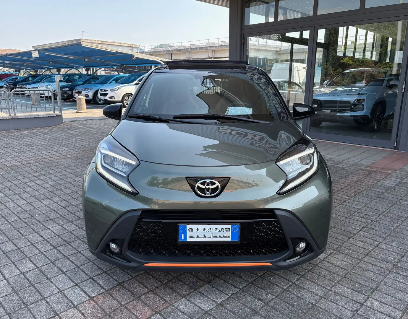 Toyota Aygo X 1.0 Limited Air 72cv + tetto apribile Verde - 2