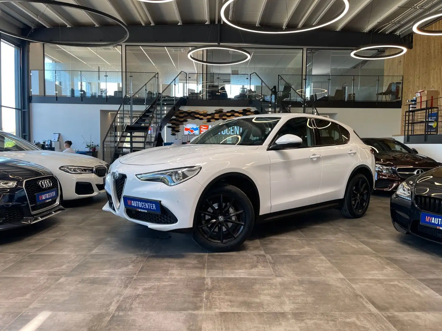Alfa Romeo Stelvio Super Q4 *KAM*NAVI*TEMPOMAT*LKHZ* Fehér - 1