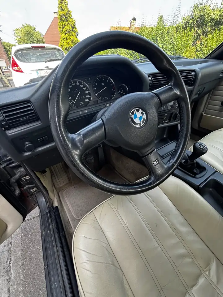 BMW 320i, foto 8