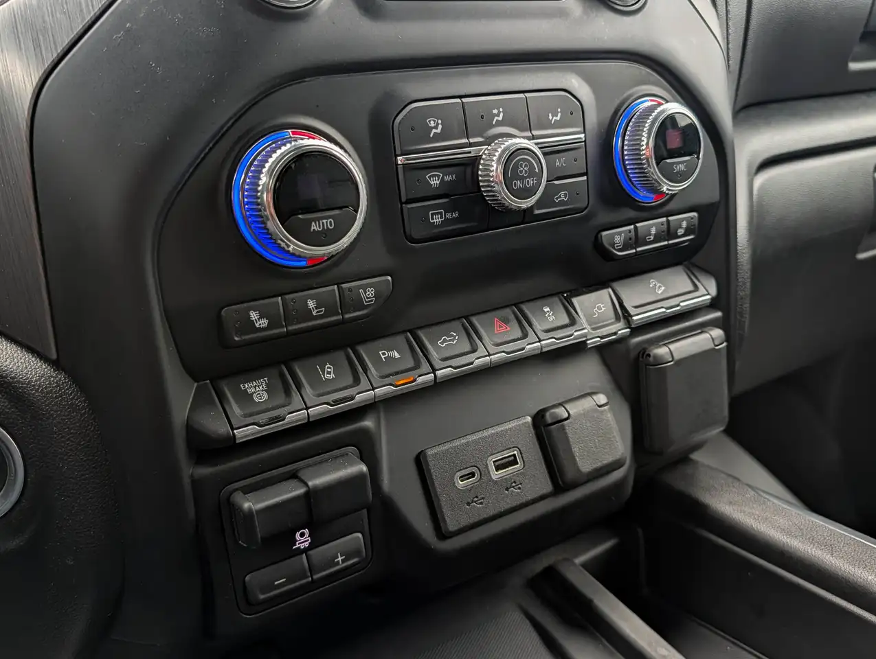 GMC Sierra 2500HD снимка GMC Sierra 2500HD
