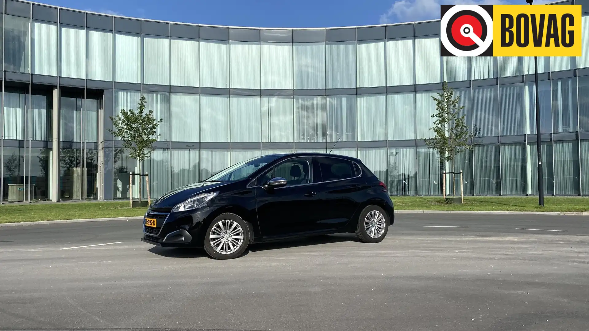 Peugeot 208 1.2 PureTech Allure Zwart - 1