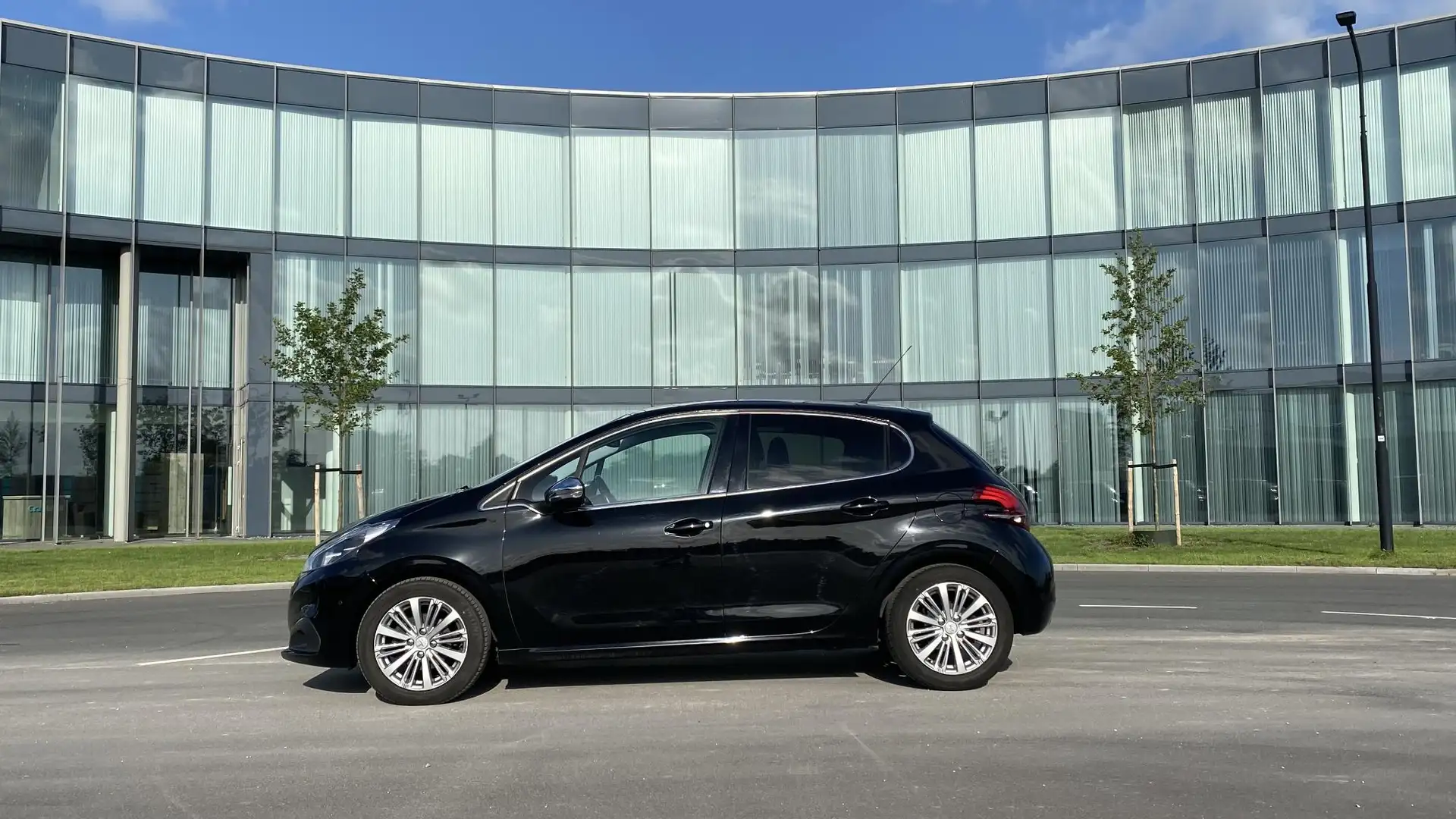 Peugeot 208 1.2 PureTech Allure Zwart - 2