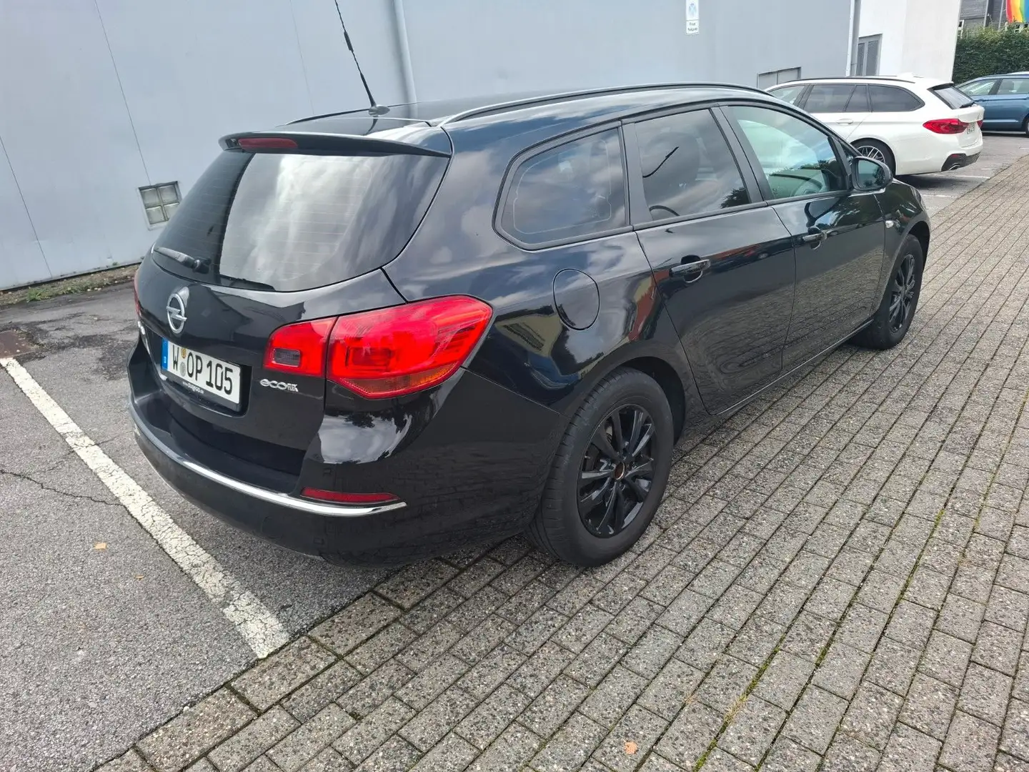Opel Astra J Sports Tourer Edition SCHECKHEFT Schwarz - 1
