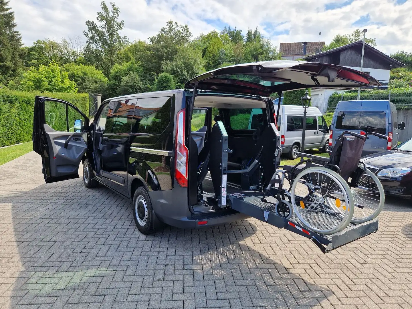 Ford Transit Custom *behindertengerecht*Rolipl*Lift*AC Schwarz - 2
