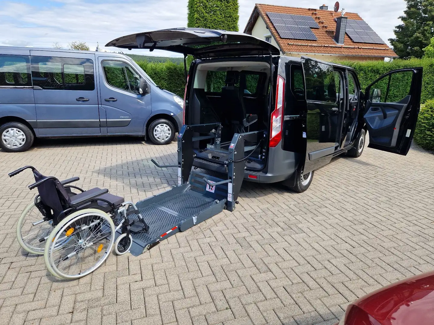 Ford Transit Custom *behindertengerecht*Rolipl*Lift*AC Schwarz - 1