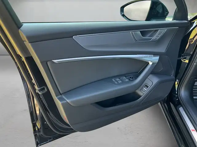 Audi S6 view 6
