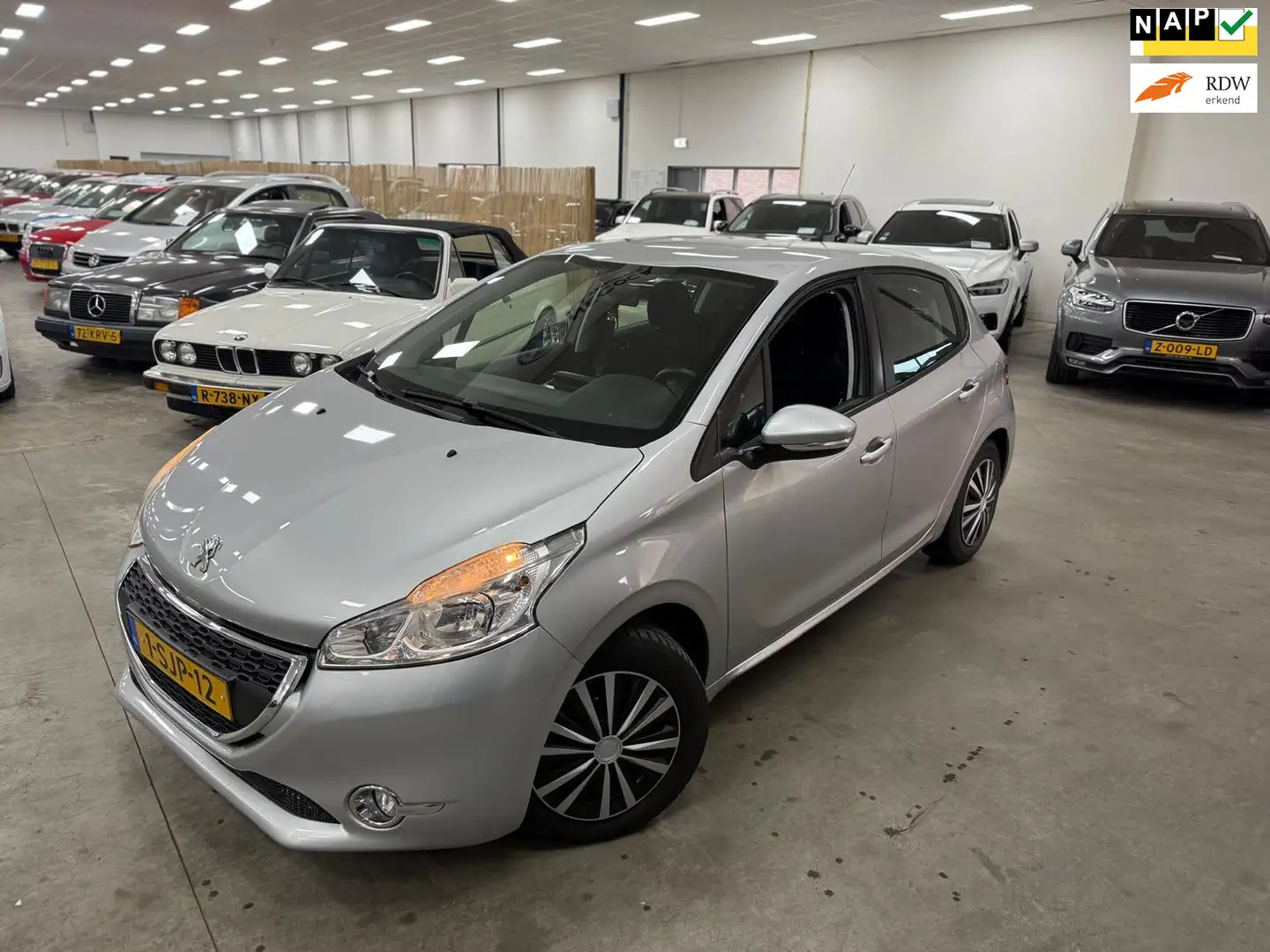 Peugeot 208 1.0 VTi Blue Lease / NETTE AUTO / MULTIEMEDIA-NAVI Grijs - 1