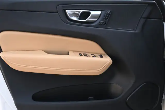 Volvo XC60 view 10