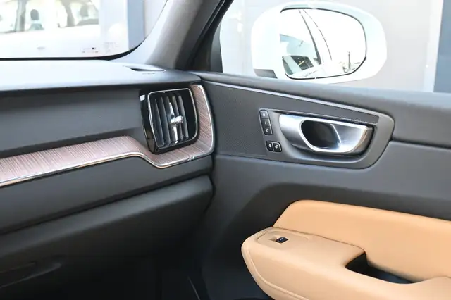 Volvo XC60 view 15