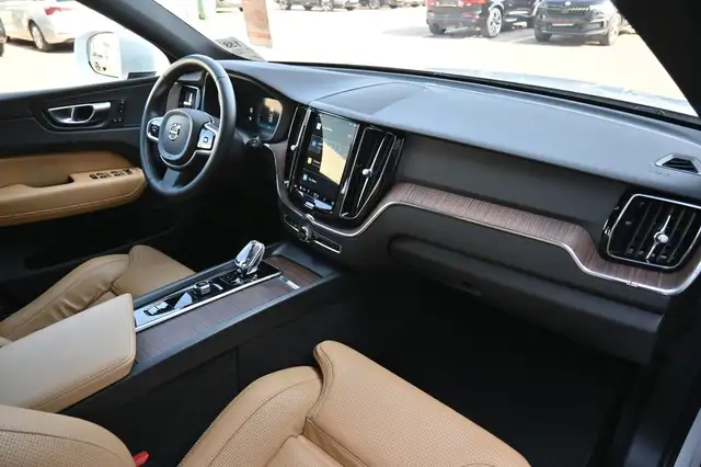 Volvo XC60 view 11